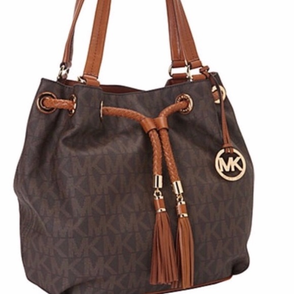 michael kors bucket purse
